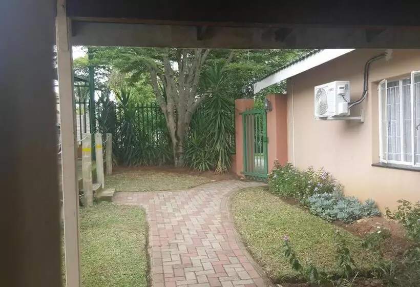 ペンション Spring Acres Guesthouse