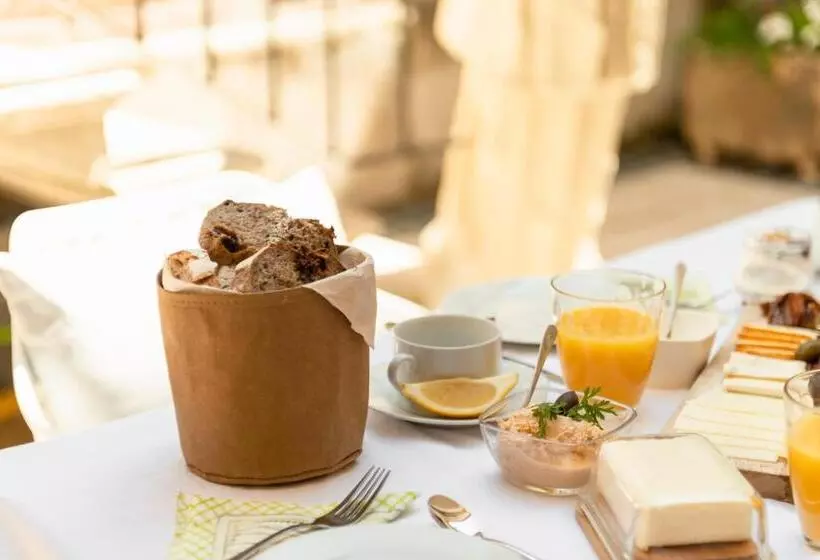 تختخواب و صبحانه Florand Rooms&wine