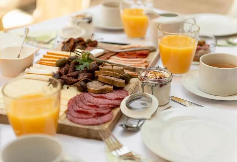 تختخواب و صبحانه Florand Rooms&wine