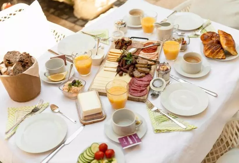 تختخواب و صبحانه Florand Rooms&wine