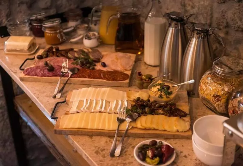تختخواب و صبحانه Florand Rooms&wine