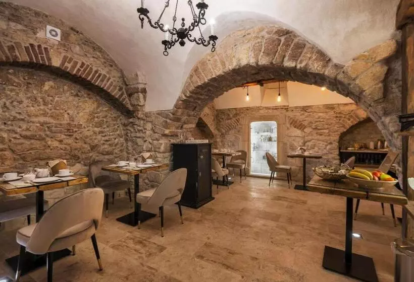 تختخواب و صبحانه Florand Rooms&wine