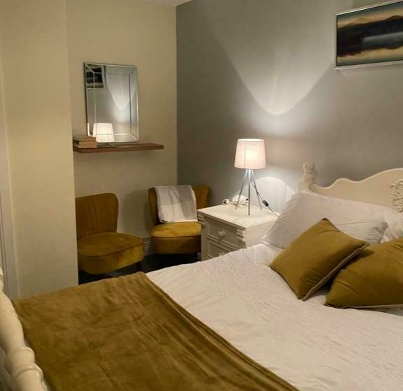 住宿加早餐  The Strand Guest House