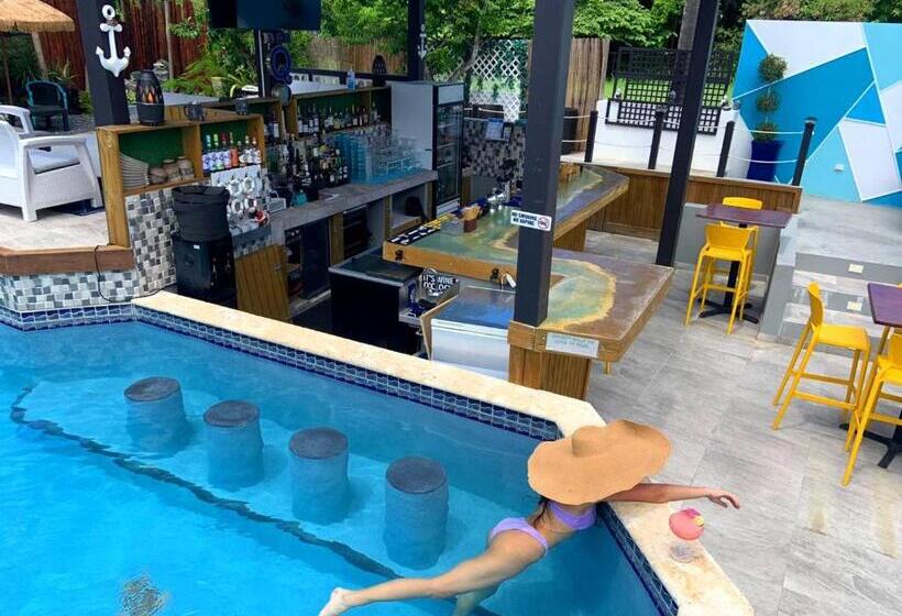 هتل Aqua Marina Beach Club