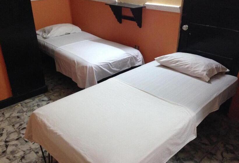 هتل El Diamante Ca