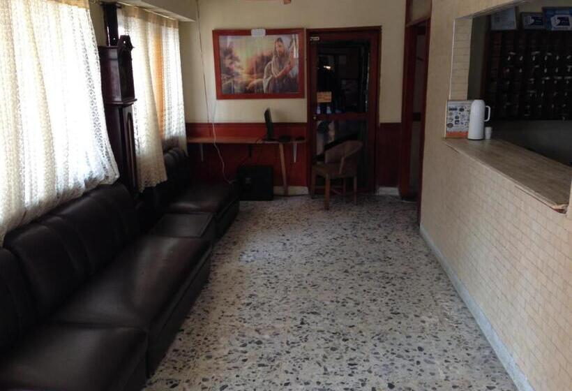 هتل El Diamante Ca