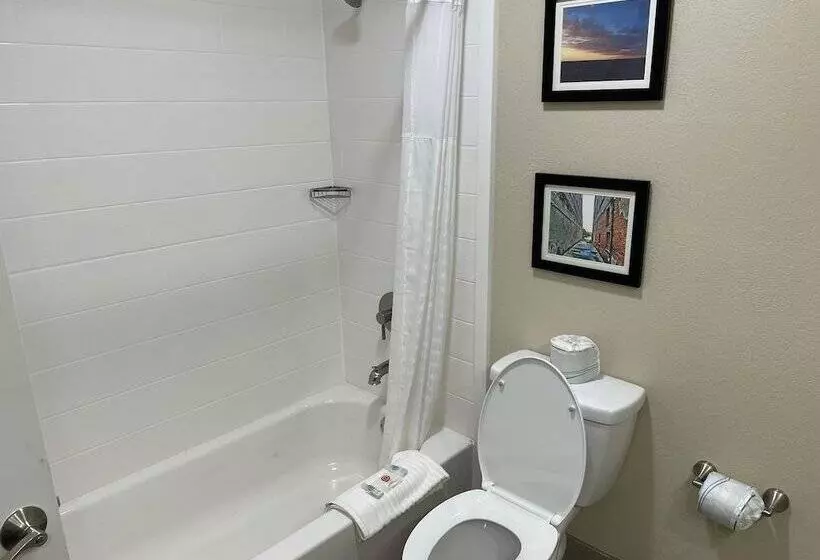 Hotelli Quality Inn & Suites Spring Lake   Fayetteville Near Fort Liberty