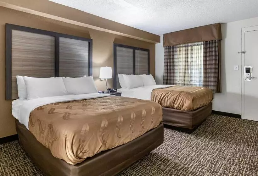 Hotelli Quality Inn & Suites Spring Lake   Fayetteville Near Fort Liberty