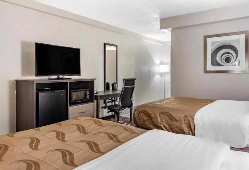 Hotelli Quality Inn & Suites Spring Lake   Fayetteville Near Fort Liberty