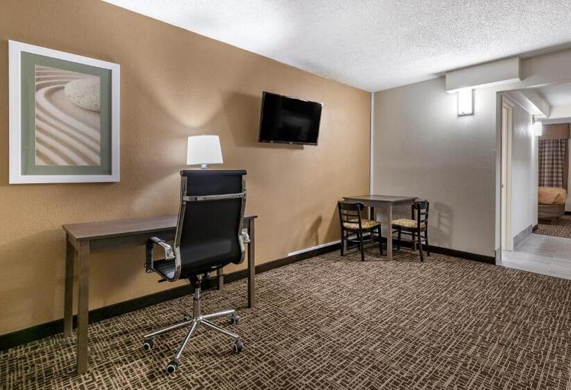 فندق Quality Inn & Suites Spring Lake   Fayetteville Near Fort Liberty
