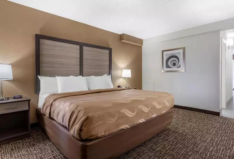 Hotelli Quality Inn & Suites Spring Lake   Fayetteville Near Fort Liberty