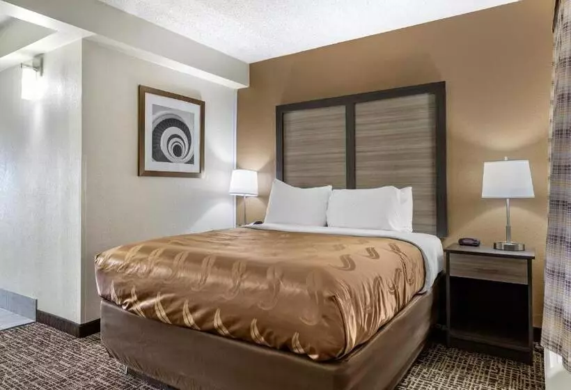 Hotelli Quality Inn & Suites Spring Lake   Fayetteville Near Fort Liberty