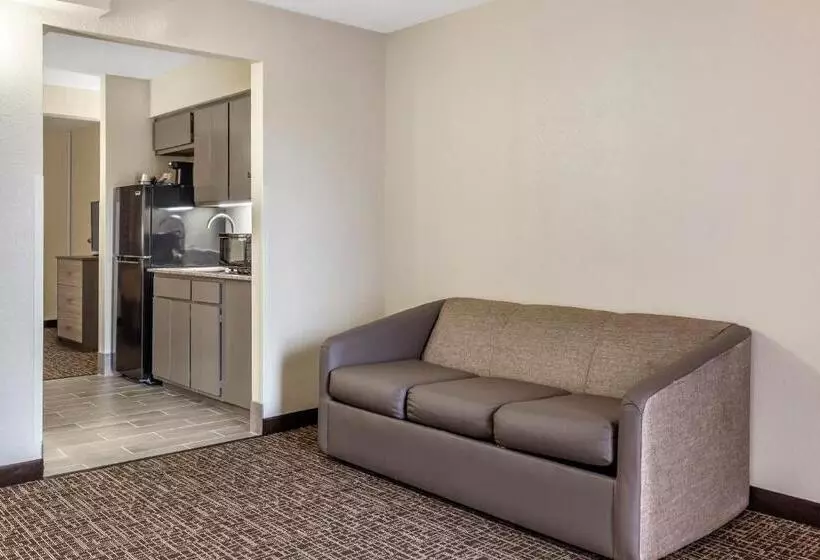 Hotelli Quality Inn & Suites Spring Lake   Fayetteville Near Fort Liberty