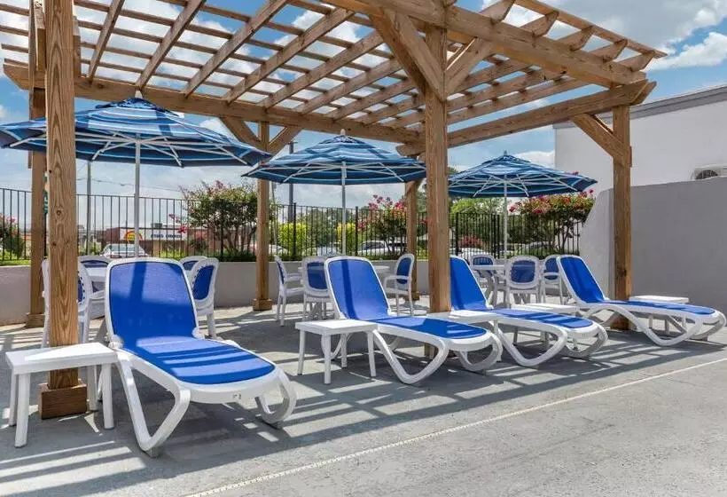 Hotelli Quality Inn & Suites Spring Lake   Fayetteville Near Fort Liberty