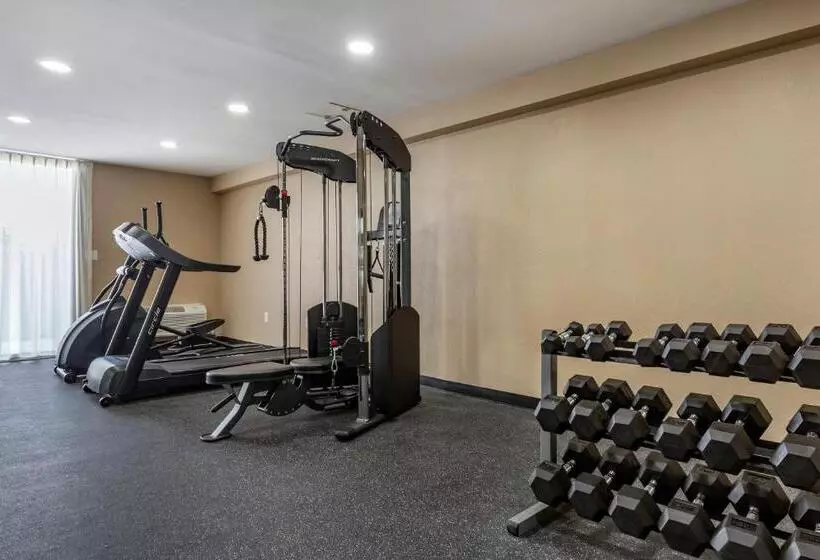 Hotelli Quality Inn & Suites Spring Lake   Fayetteville Near Fort Liberty