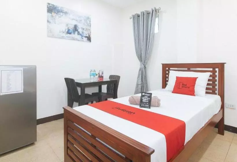 Hotelli Reddoorz At Rjs Bldg Near Lyceum Gen Trias Cavite
