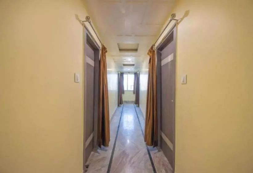 ホテル Staymaker Rajeshwari Inn