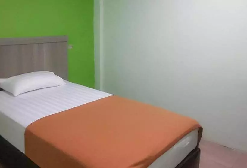 ホテル Guest House Anak Raja Pangkalan Bun Syariah Mitra Reddoorz