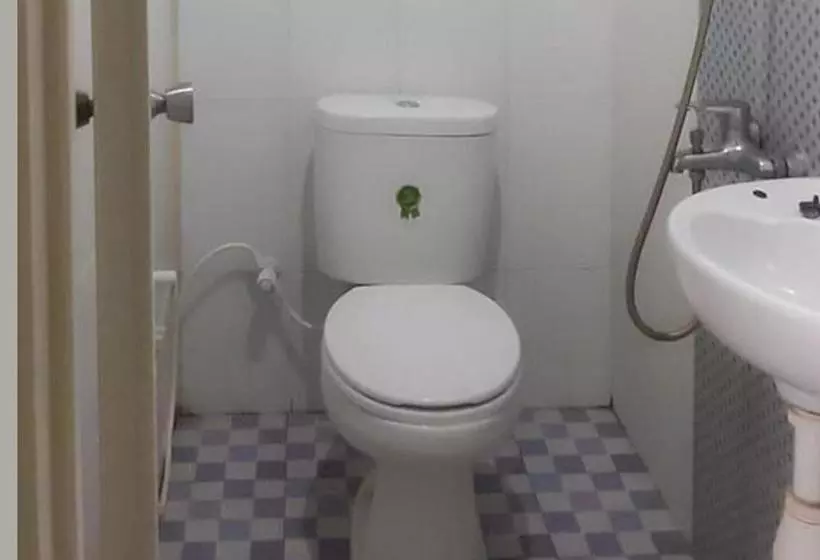 ホテル Guest House Anak Raja Pangkalan Bun Syariah Mitra Reddoorz