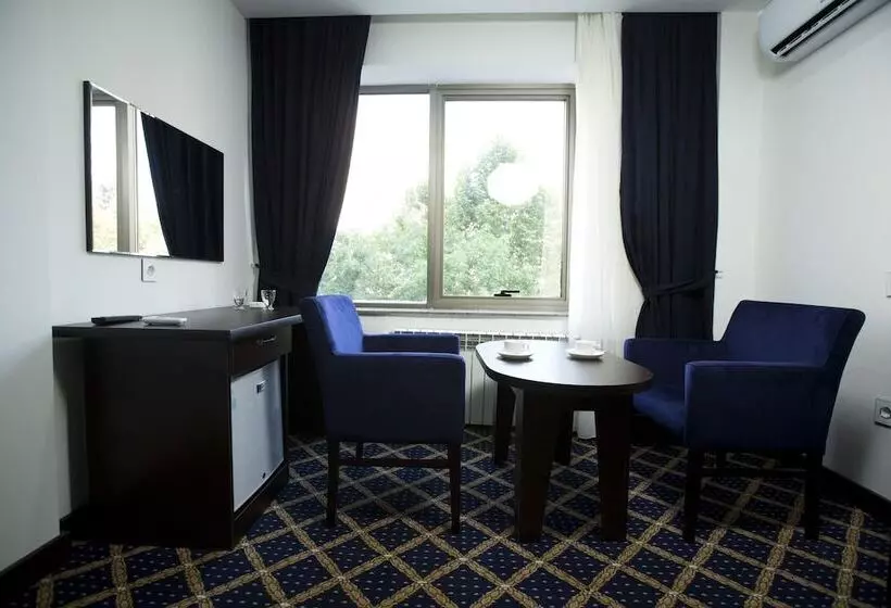 هتل Kristal Inn