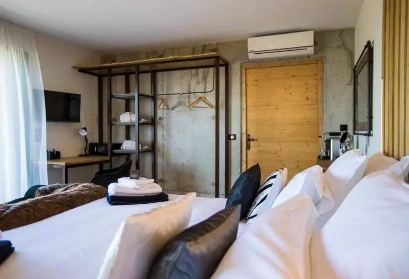 Hotelli La Cabane De L Hôtel Le Tourisme