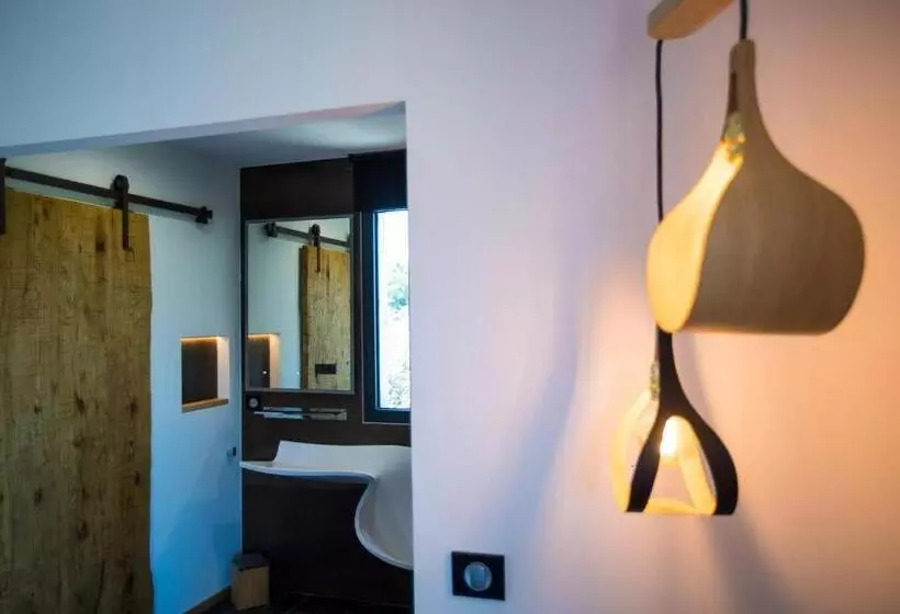 Hotelli La Cabane De L Hôtel Le Tourisme