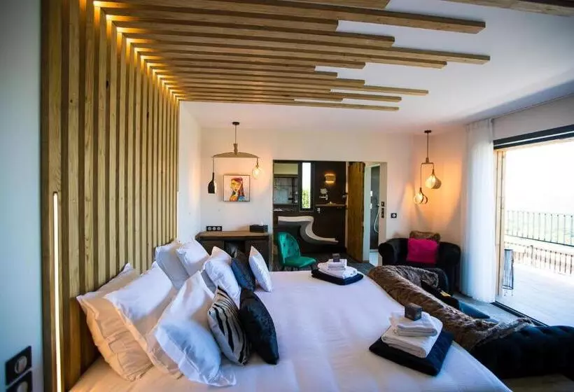 Hotelli La Cabane De L Hôtel Le Tourisme