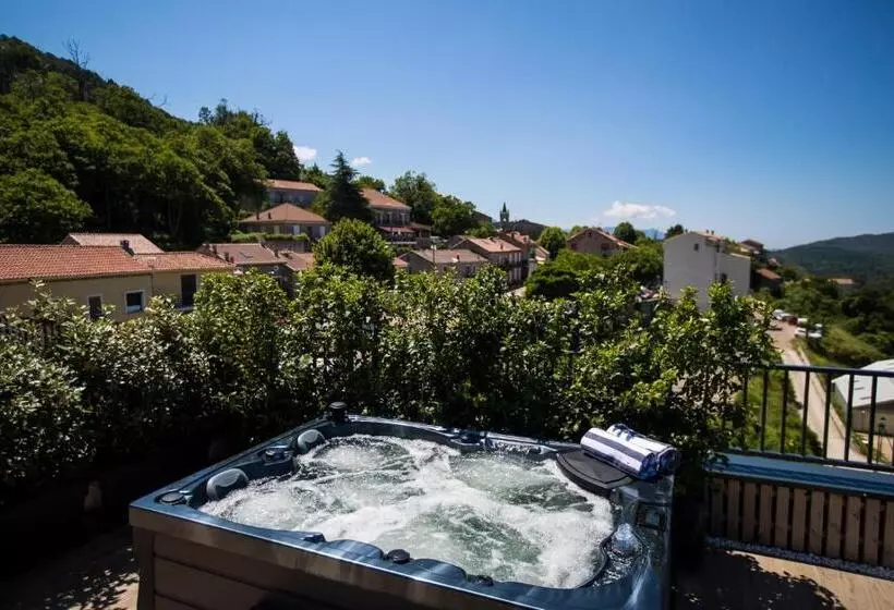 Hotelli La Cabane De L Hôtel Le Tourisme