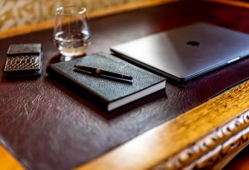 هتل Melville Castle