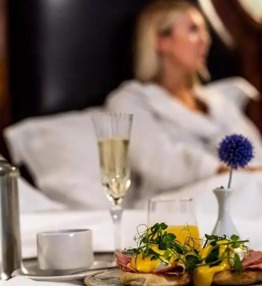 هتل Melville Castle