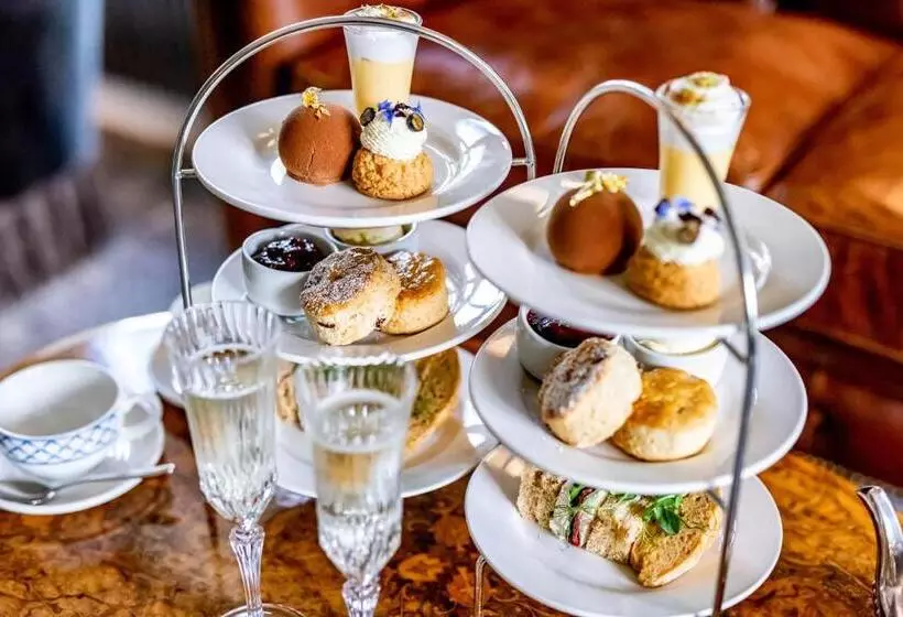 هتل Melville Castle