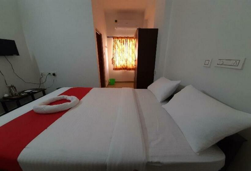 Oyo 81028 Hotel Viknesh - 2