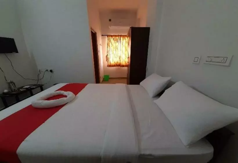 Oyo 81028 Hotel Viknesh - 2