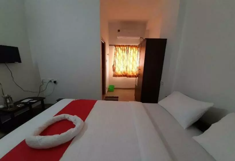 Oyo 81028 Hotel Viknesh - 2