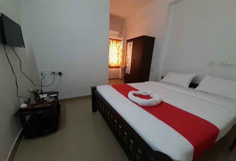 Oyo 81028 Hotel Viknesh - 2