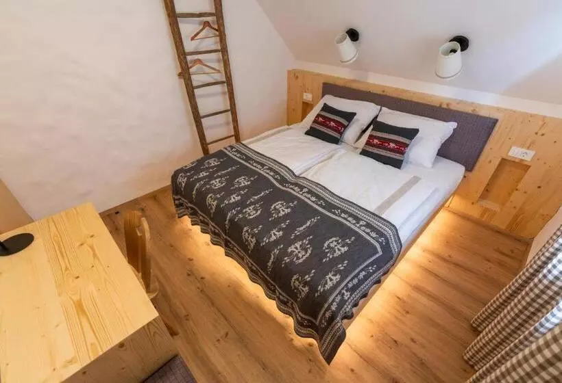 پانسیون Guesthouse & Camping Danica Bohinj