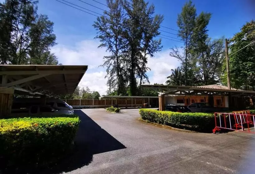 Hotelli Dugong Village Green