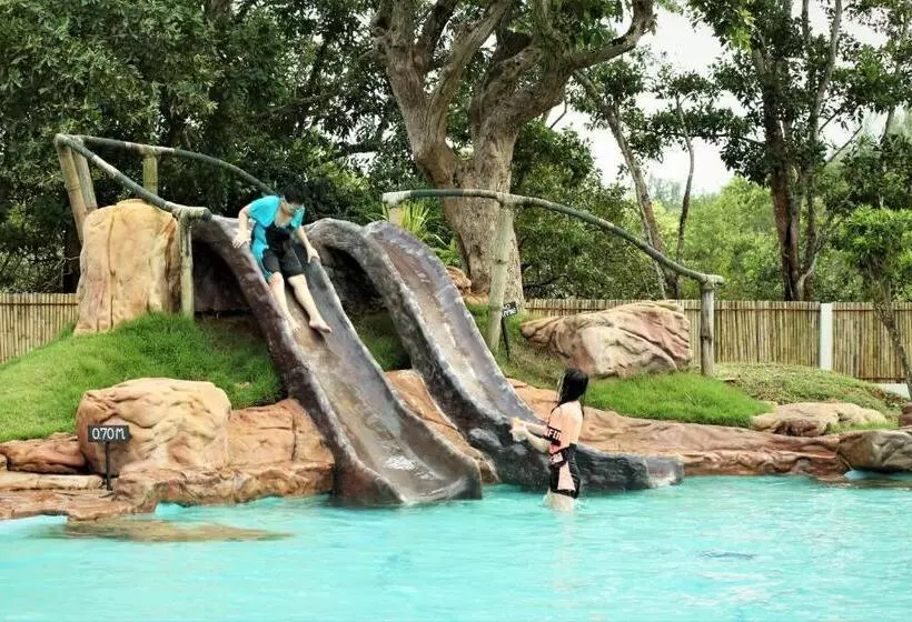 Hotelli Dugong Village Green