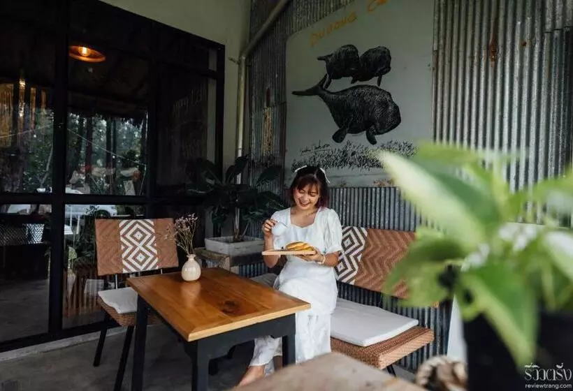 Hotelli Dugong Village Green