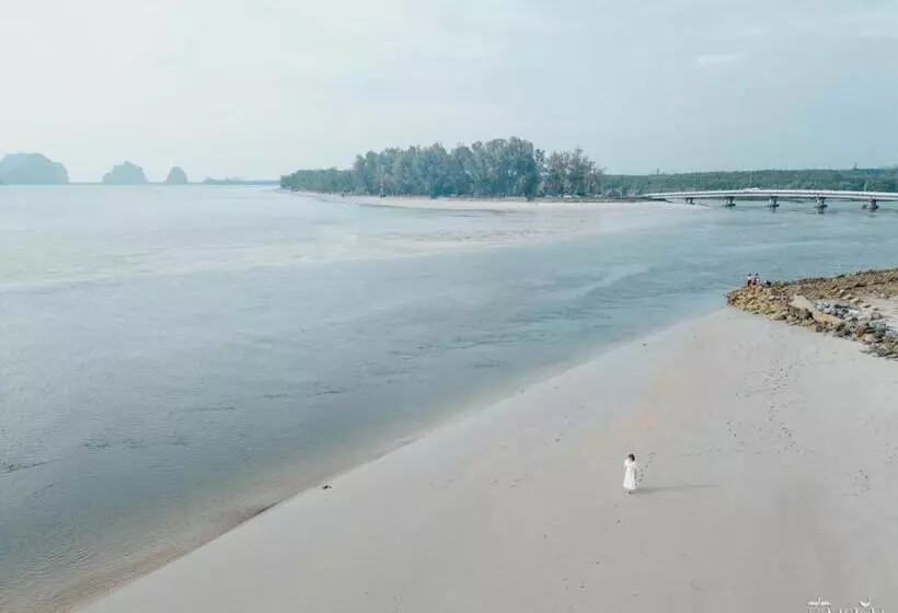 Hotelli Dugong Village Green