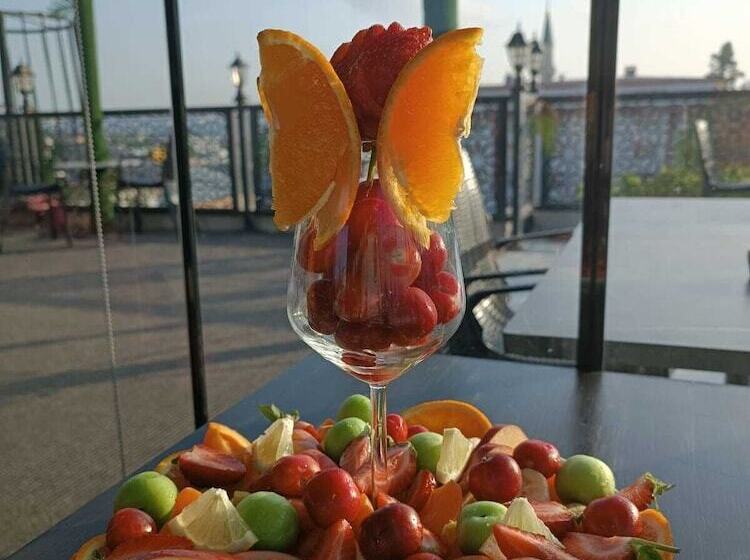 ホテル Guler Palas