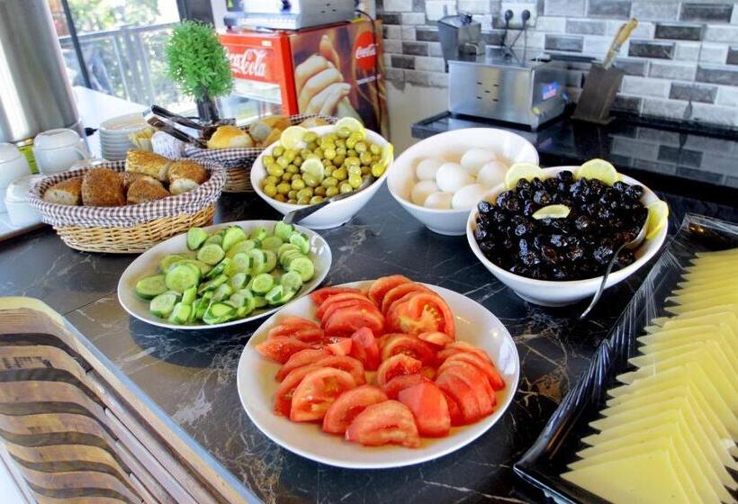 ホテル Guler Palas