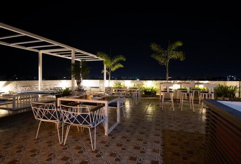 Szálloda Treebo Premium Median Inn