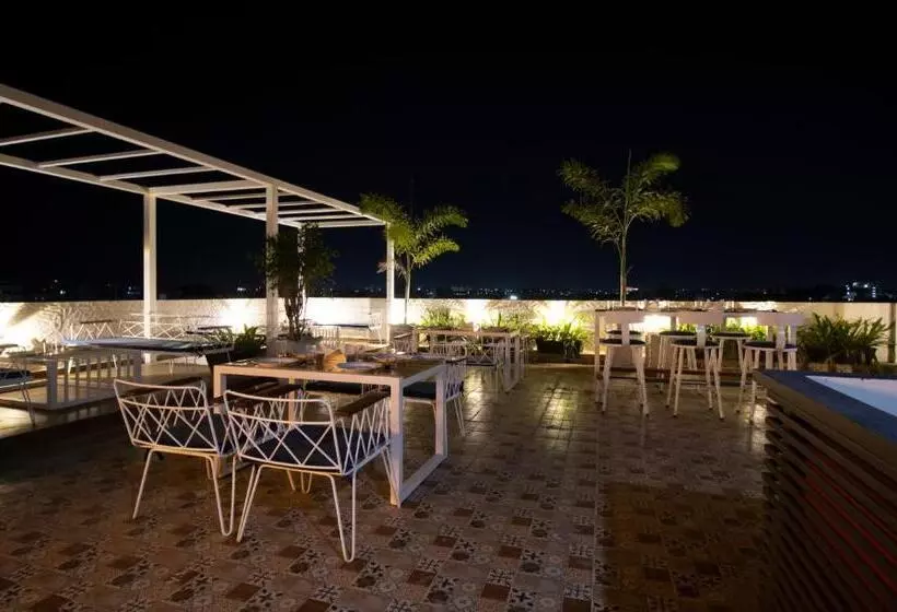 Hotelli Treebo Premium Median Inn