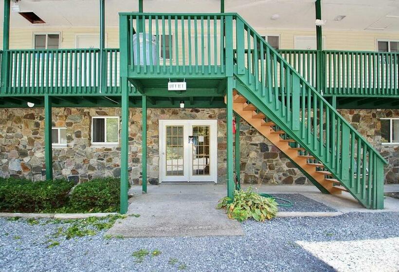 בית מלון כפרי Westbrook Inn Lake George