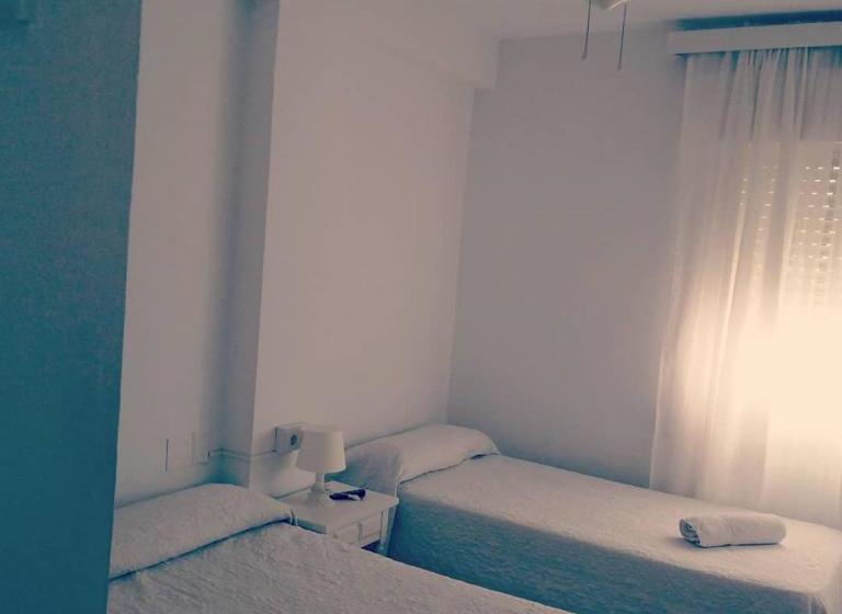 بنسيون Hostal La Parada