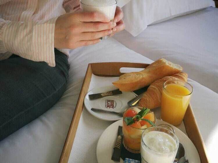 هتل Belle Vue Vieux Port