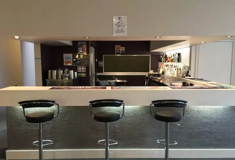 酒店 Checkers Resort