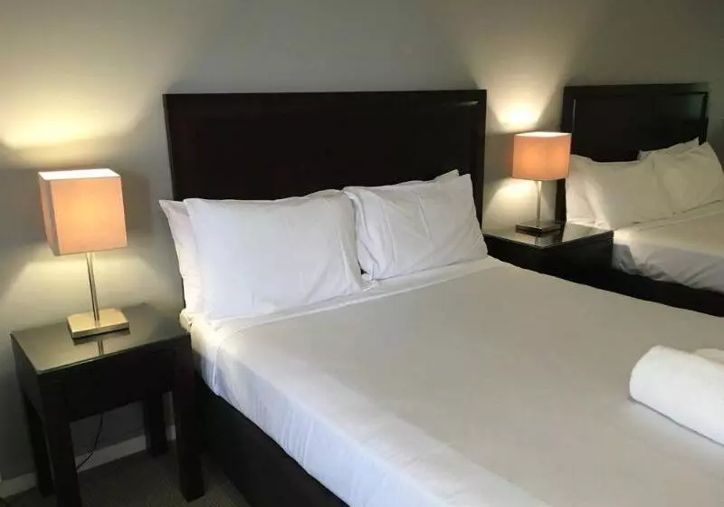 酒店 Checkers Resort