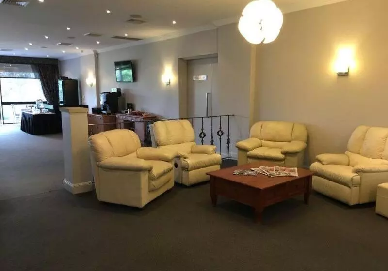 酒店 Checkers Resort